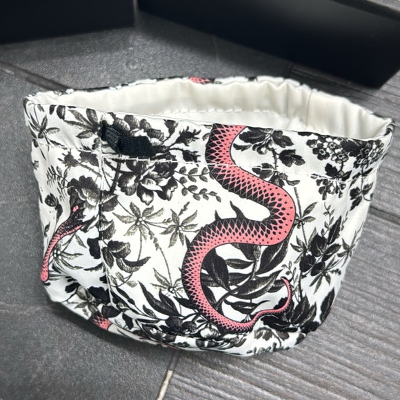 Authentic Gucci luxury designer signature jewelry box with dust bag - Picture 7 of 7